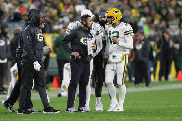 GREEN BAY, WI - OCTOBER 14: Green Bay Packers head coach Matt LaFleur and Green Bay Packers quarterback Aaron Rodgers (12) talk during a time out during a game between the Green Bay Packers and the Detroit Lions at Lambeau Field on October 14, 2019 in Green Bay, WI. (Photo by Larry Radloff Icon Sportswire) NFL, American Football Herren, USA OCT 14 Lions at Packers Icon1910142977
