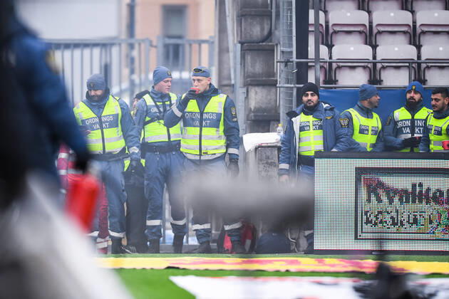 191102 Order guards during the football match in Allsvenskan between Örebro and Malmö FF on November 2, 2019 in Örebro,  Copyright: PETTERxARVIDSON BB191102PA027