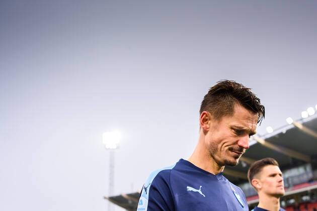 191102 Malmö FFs Markus Rosenberg drops after the Allsvenskan football match between Örebro and Malmö FF on November 2, 2019 in Örebro, Copyright: PETTERxARVIDSON BB191102PA090