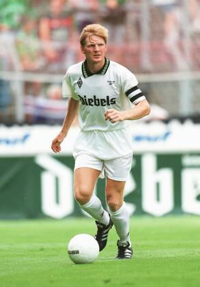 Stefan Effenberg Borussia Monchengladbach 15 August 1995 Copyright: MaryxEvansxAllstarxMichaelxMayhew 12107515 editorial use only