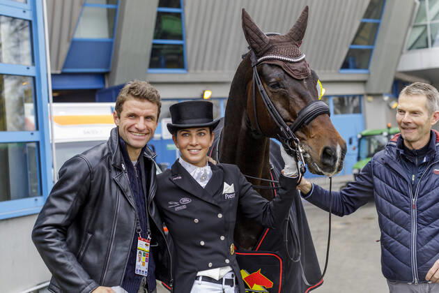 Stuttgart German Masters 2019, MÜLLER Lisa GER , Gut Wettlkam s Stand By Me Old, MÜLLER Thomas Fussballer , BRINKMANN Götz Trainer Stuttgart German Masters 2019 Lisa Müller wins CDI Grand Prix de Dressage Thomas Müller congratulates Stihl Int Dressage Prize CDI4 Task FEI Grand Prix 2009, Rev 2014 Qualification for Grand Prix Special 16 November 2019 Â©
