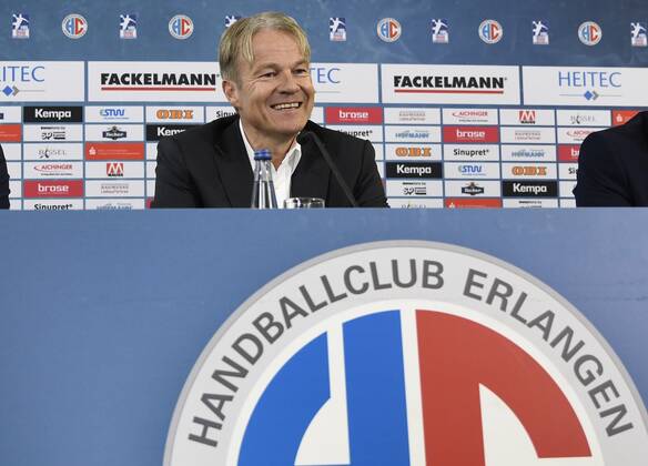 20 11 2019 Handball 1 Bundesliga Season 2019 2020 HC Erlangen HCE Press conference Press event Media event Announcement Michael Haaß as new head coach for the coming season Dr Carsten Bissel Chairman of the Supervisory Board of HC Erlangen