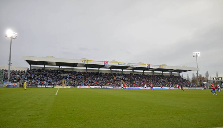 01 12 2019, Football 3 Bundesliga 2019 2020, 17 Matchday, SpVgg Unterhaching TSV 1860 Munich, in the Sportpark Unterhaching, Gegentribüne in the Sportpark DFL and DFB regulations prohibit any use of photographs as image sequences and or quasi video