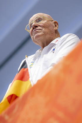 Handball, Women WM 2019, preliminary round, Group B, 4 matchday , Germany France Eberhard Bezner Olymp Shirts visits the match of the German national team Yamaga Yamaga Overall Gymnasium Kumamoto Japan
