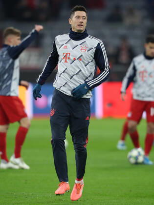 Bayern Munich v Tottenham Hotspur UEFA Champions League Robert Lewandowski of Bayern Munich warms up before the start of the UEFA Champions League match at Allianz Arena, Munich Content Not Available For UK Newspapers Copyright: xYannisxHalasx FIL-13951-0118