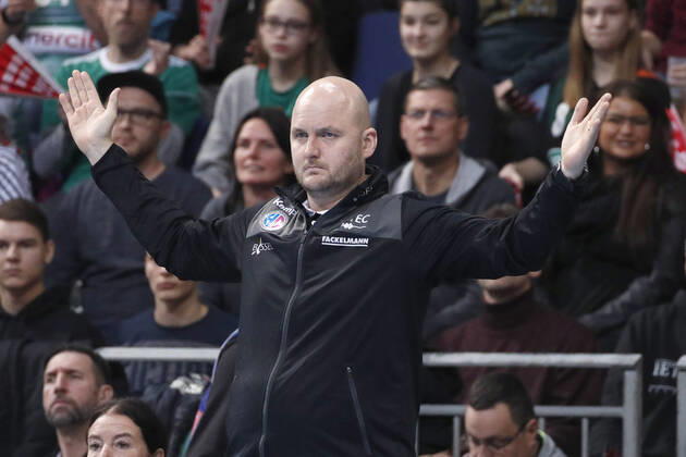 19 12 2019, TUI Arena, Hanover, league match, 1 Bundesliga, TSV Hanover Burgdorf vs. HC Erlangen, in the picture Adalsteinn Eyjolfsson coach, HC Erlangen TSV Hanover Burgdorf vs.