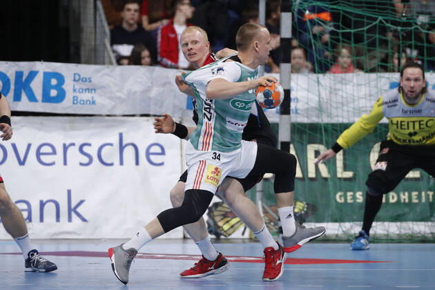 19 12 2019, TUI Arena, Hanover, league match, 1 Bundesliga, TSV Hanover Burgdorf vs. HC Erlangen, pictured is Sebastian Firnhaber 18, Erlangen in duel with Morten Olsen 34, Han Burgdorf TSV Hanover Burgdorf vs.