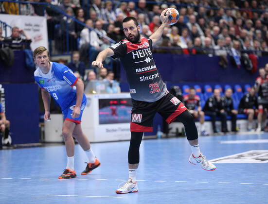 v l Jonathan Carlsbogard TBV Lemgo Lippe 9 , Florian von Gruchalla HC Erlangen 36 GER, Handball, 1 Bundesliga, TBV Lemgo Lippe against HC Erlangen, 26 12 2019 Lemgo Copyright: xStrohdiekx Eibner-Pressefotox EP_jsk