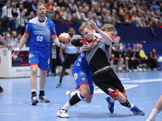 v l Andreas Cederholm TBV Lemgo Lippe 34 , Christopher Bissel HC Erlangen 21 GER, Handball, 1 Bundesliga, TBV Lemgo Lippe vs. HC Erlangen, 26 12 2019 Lemgo Copyright: xStrohdiekx Eibner-Pressefotox EP_jsk