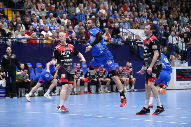 v l Sebastian Firnhaber HC Erlangen 18 , Christoph Theuerkauf TBV Lemgo Lippe 13 , Nikolai Link HC Erlangen 33 GER, Handball, 1 Bundesliga, TBV Lemgo Lippe against HC Erlangen, 26 12 2019 Lemgo Copyright: xStrohdiekx Eibner-Pressefotox EP_jsk