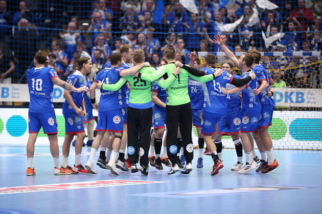 Victory celebration at TBV Lemgo Lippe GER, Handball, 1 Bundesliga, TBV Lemgo Lippe against HC Erlangen, 26 12 2019 Lemgo Copyright: xStrohdiekx Eibner-Pressefotox EP_jsk