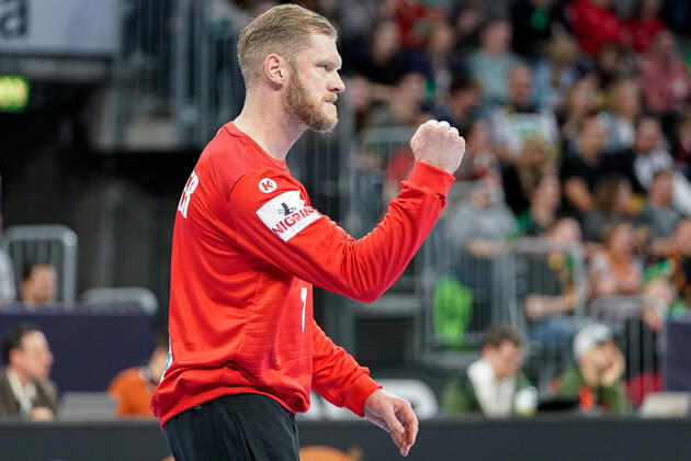 Johannes Bitter Jogi Bitter, Goalkeeper, Germany, 1 balls the fist, Single, Action, Action, Cheers, Cheers, celebration, Joy, confident, optimistic, Game scene, Action, Action, 04 01 2020, Mannheim Germany, Handball, International, Germany Iceland xozx