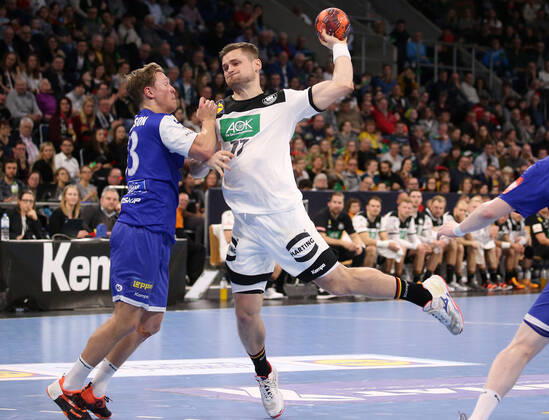 BAU 04 01 2020 Mannheim Handball international match Germany vs. Iceland, from l Olafur Andres Gudmundsson Iceland , David Schmidt GER