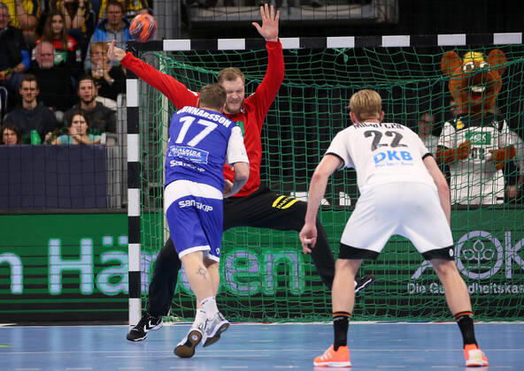 BAU 04 01 2020 Mannheim Handball international match Germany vs. Iceland, v l Arnor Pord Gunnarsson Iceland , Johannes Bitter GER