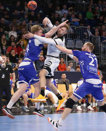 BAU 04 01 2020 Mannheim Handball international match Germany vs. Iceland, vs. Haukur Prastarson Island , Philipp Weber GER , Arnar Freyr Arnarsson Island