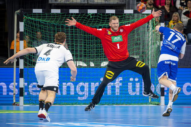 Mannheim, Germany 04 January 2020 Handball International EM 2020 Germany vs. Iceland Johannes Bitter Germany TVB Stuttgart , Arnor Gunnarsson Iceland Mannheim SAP Arena Baden Württemberg Germany