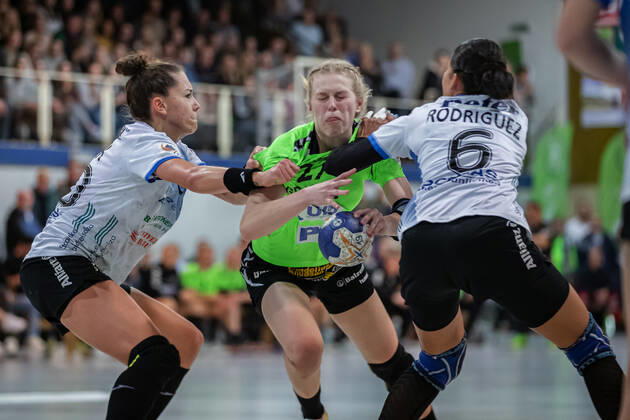 TSV Nord Harrislee vs. Thuringia HC, Handball, DHB Cup, Quarterfinal, 08 01 20 Handewitt Madita Karlotta Jess Nr 27, TSV Nord Harrislee vs. Emily Boelk Nr 20, Thuringia HC and Almudena Rodriguez Nr 06, Thuringia HC Copyright: xBEAUTIFULxSPORTS MarioxM.xKobergx