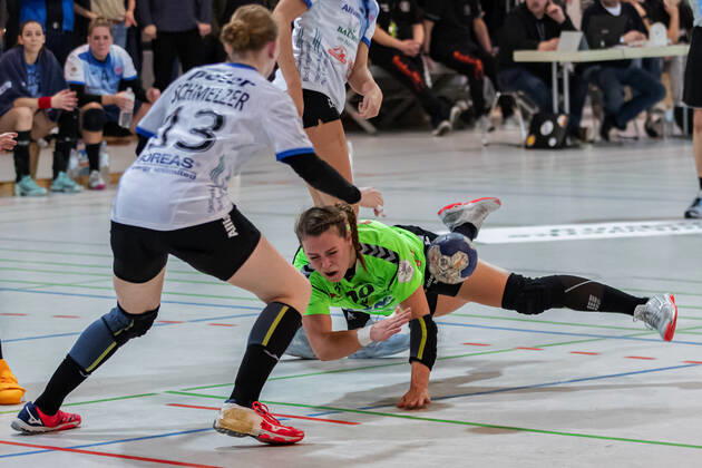 TSV Nord Harrislee vs. Thueringer HC, Handball, DHB Cup, Quarterfinal, 08 01 20 Handewitt Merle Carstensen No 10, TSV Nord Harrislee vs. Meike Schmelzer No 13, Thueringer HC Copyright: xBEAUTIFULxSPORTS MarioxM.xKobergx
