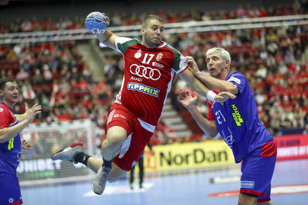MALMO 20200111 Hungary s Ungerns Bence Nagy against Russia s R Gleb Kalarash during the Men s EHF EURO 2020 Handball group E match preliminary round between Hungary and Russia in Malmo Arena Saturday Jan 11, 2020 Photo Andreas Hillergren TT kod 10600 Malmo Sweden x10600x,  Copyright: xAndreasxHillergren TTx HANDBALL HUNGARY-RUSSIA