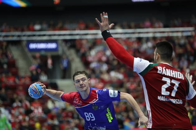 MALMO 20200111 Russia s Dmitrii Zhitnikov attack Hungary s Bence Banhidi 27 during the Men s EHF EURO 2020 Handball group E match preliminary round between Hungary and Russia in Malmo Arena Saturday Jan 11, 2020 Photo Andreas Hillergren TT kod 10600 Malmo Sweden x10600x,  Copyright: xAndreasxHillergren TTx HANDBALL HUNGARY-RUSSIA
