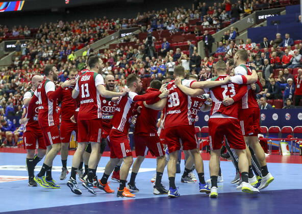 MALMO 20200111 The Hungarian team celebrate their win 26 25 during the Men s EHF EURO 2020 Handball group E match preliminary round between Hungary and Russia in Malmo Arena Saturday Jan 11, 2020 Photo Andreas Hillergren TT kod 10600 Malmo Sweden x10600x,  Copyright: xAndreasxHillergren TTx HANDBALL HUNGARY-RUSSIA