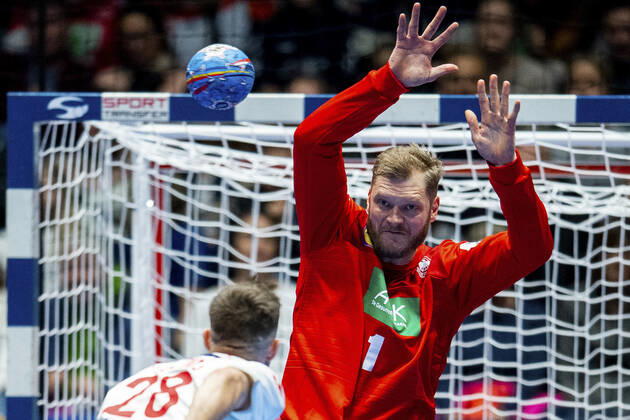200111 Aleix Gomez Abello of Spain and goalkeeper Johannes Bitter of Germany during the EHF European Handball Championship match between Spain and Germany on January 11, 2020 in Trondheim Photo Vegard Wivestad Grott BILDBYRAN code VG 170462 bbeng handball handball handball handball in 2020 european mens handball championship 2020 em 2020 handballs em 2020 ehf euro 2020 spain spain germany germany germany,  Copyright: VEGARDxWIVESTADxGRoTT BB200111VG050