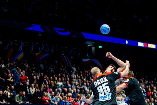 200111 Paul Drux of Germany and Alex Dujshebaev Dovichebaeva of Spain during the EHF European Handball Championship match between Spain and Germany on January 11, 2020 in Trondheim Photo Vegard Wivestad Grott BILDBYRAN code VG 170462 bbeng handball handball handball handball in the 2020 European mens handball championship 2020 em 2020 handballs em 2020 ehf euro 2020 spain spain germany germany germany,  Copyright: VEGARDxWIVESTADxGRoTT BB200111VG059