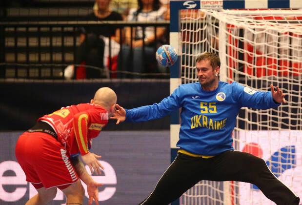 HANDBALL - EHF EURO 2020, AUT vs UKR VIENNA,AUSTRIA,12.JAN.20 - HANDBALL - EHF European Men s Handball Championship 2020, group stage, Austria vs Ukraine. Image shows Gennadiy Komok (UKR) and Robert Weber (AUT). GEPAxpictures xChristianxOrt