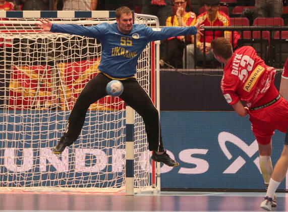 HANDBALL - EHF EURO 2020, AUT vs UKR VIENNA,AUSTRIA,12.JAN.20 - HANDBALL - EHF European Men s Handball Championship 2020, group stage, Austria vs Ukraine. Image shows Gennadiy Komok (UKR) and Nikola Bilyk (AUT). GEPAxpictures xChristianxOrt