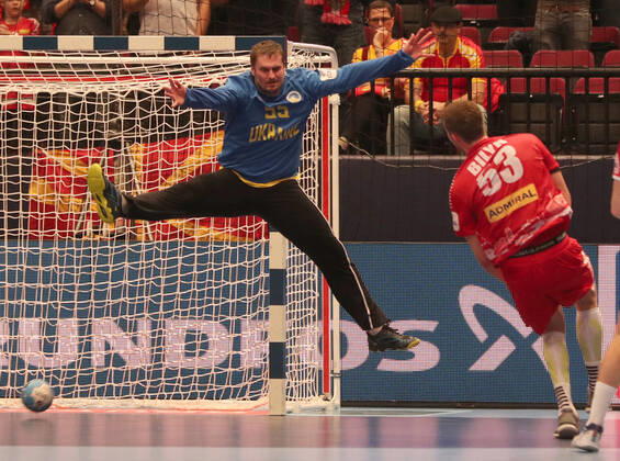 HANDBALL - EHF EURO 2020, AUT vs UKR VIENNA,AUSTRIA,12.JAN.20 - HANDBALL - EHF European Men s Handball Championship 2020, group stage, Austria vs Ukraine. Image shows Gennadiy Komok (UKR) and Nikola Bilyk (AUT). GEPAxpictures xChristianxOrt
