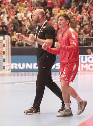 HANDBALL - EHF EURO 2020, AUT vs UKR VIENNA,AUSTRIA,12.JAN.20 - HANDBALL - EHF European Men s Handball Championship 2020, group stage, Austria vs Ukraine. Image shows the rejoicing of head coach Ales Pajovic (AUT). GEPAxpictures xChristianxOrt