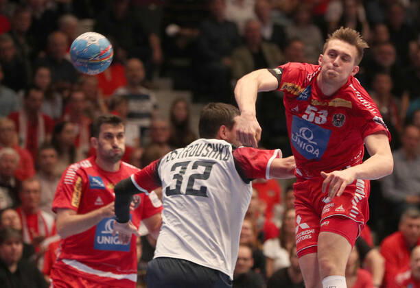HANDBALL - EHF EURO 2020, AUT vs UKR VIENNA,AUSTRIA,12.JAN.20 - HANDBALL - EHF European Men s Handball Championship 2020, group stage, Austria vs Ukraine. Image shows Nikola Bilyk (AUT), Vladyslav Ostroushko (UKR) and Janko Bozovic (AUT). GEPAxpictures xChristianxOrt