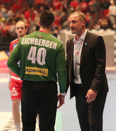 HANDBALL - EHF EURO 2020, AUT vs UKR VIENNA,AUSTRIA,12.JAN.20 - HANDBALL - EHF European Men s Handball Championship 2020, group stage, Austria vs Ukraine. Image shows Thomas Eichberger (AUT) and sporting director Patrick Foelser (AUT). GEPAxpictures xChristianxOrt
