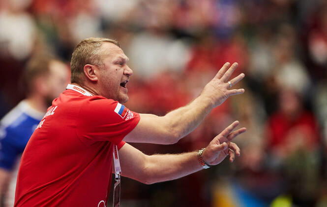 Russia s head coach Eduard Koksharov during the Men s European Handball Championship, preliminary round Group E, match between Iceland and Russia at Malmo Arena, Sweden, on Monday Jan 13, 2020 Photo Andreas Hillergren TT code10600 Malmo Sweden x10600x,  Copyright: xAndreasxHillergren TTx EHF EURO 2020 HANDBALL ISL-RUS