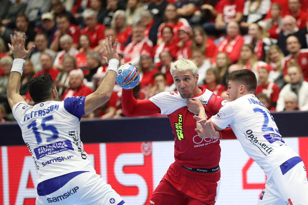 Iceland s Alexander Petersson Elvar Orn Jonsson against Russia s Gleb Kalarash during the Men s European Handball Championship, preliminary round Group E, match between Iceland and Russia at Malmo Arena, Sweden, on Monday Jan 13, 2020 Photo Andreas Hillergren TT code10600 Malmo Sweden x10600x,  Copyright: xAndreasxHillergren TTx EHF EURO 2020 HANDBALL ISL-RUS