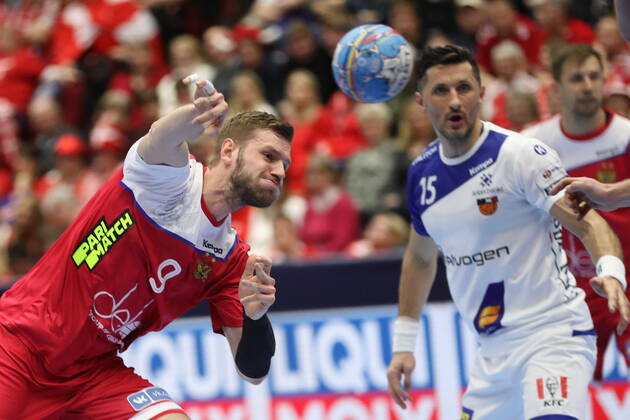 Russia s Alexander Shkurinskiy and Iceland s Alexander Petersson during the Men s European Handball Championship, preliminary round Group E, match between Iceland and Russia at Malmo Arena, Sweden, on Monday Jan 13, 2020 Photo Andreas Hillergren TT code10600 Malmo Sweden x10600x,  Copyright: xAndreasxHillergren TTx EHF EURO 2020 HANDBALL ISL-RUS