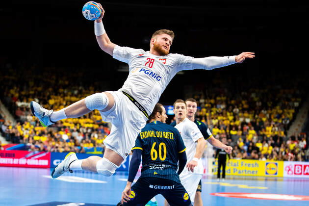 200114 Maciej Gebala of Poland and Kim Ekdahl Du Rietz of Sweden during the EHF European Handball Championship match between Sweden and Poland on January 14, 2020 in Gothenburg Photo Michael Erichsen BILDBYRAN Cop 89 bbeng handball handball handball handball em 2020 european mens handball championship 2020 em 2020 handballs em 2020 ehf euro 2020 sweden sweden poland poland,  Copyright: MICHAELxERICHSEN BB200114MI018