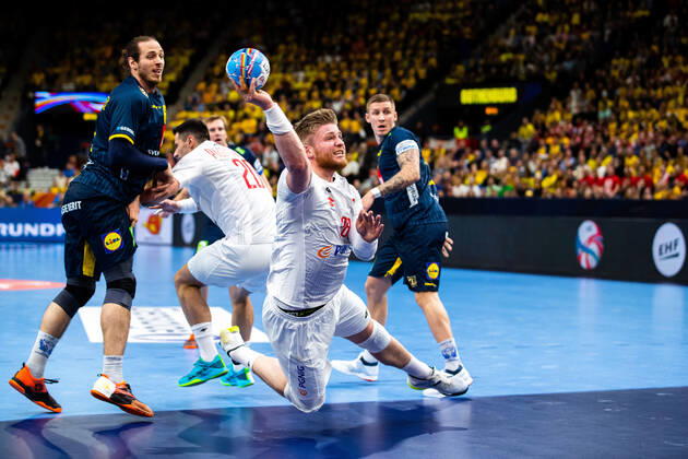 200114 Kim Ekdahl Du Rietz of Sweden and Maciej Gebala of Poland during the EHF European Handball Championship match between Sweden and Poland on January 14, 2020 in Gothenburg Photo Michael Erichsen BILDBYRAN Cop 89 bbeng handball handball handball handball em 2020 european mens handball championship 2020 em 2020 handballs em 2020 ehf euro 2020 sweden sweden poland poland,  Copyright: MICHAELxERICHSEN BB200114MI019