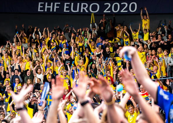 200114 Fans of Sweden during the EHF European Handball Championship match between Sweden and Poland on January 14, 2020 in Gothenburg Photo Michael Erichsen BILDBYRAN Cop 89 bbeng handball handball handball em 2020 european mens handball championship 2020 em 2020 handbolls em 2020 ehf euro 2020 Sweden Sweden Poland Poland audience cheers,  Copyright: MICHAELxERICHSEN BB200114MI026