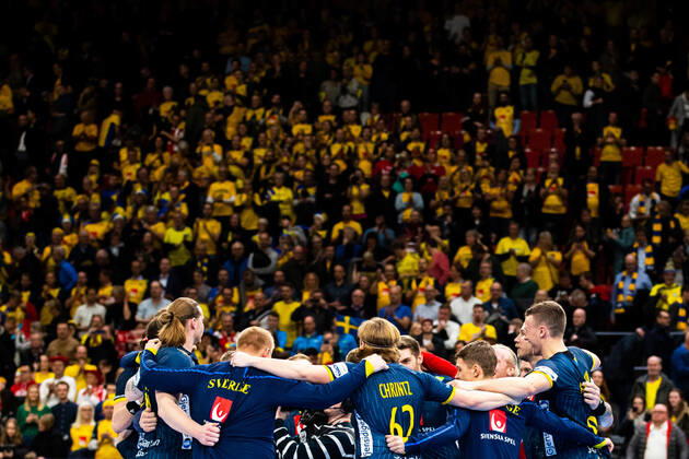 200114 Players of Sweden celebrate after the EHF European Handball Championship match between Sweden and Poland on January 14, 2020 in Gothenburg Photo Michael Erichsen BILDBYRAN Cop 89 bbeng handball handball handball handball em 2020 european mens handball championship 2020 em 2020 handbolls em 2020 ehf euro 2020 sweden sweden poland poland rejoice,  Copyright: MICHAELxERICHSEN BB200114MI072