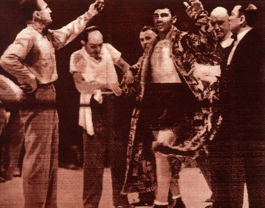 BOXE années 30 Victory of Max Schmeling over Joe Louis Photograph telephoto taken from the magazine Match of June 23, 1936 Credit Collection KHARBINE TAPABOR  KH251045