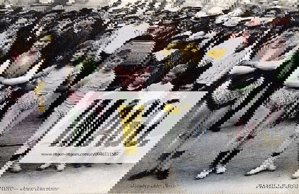 Fete Foraine Famille Bouvier Jeux Icariens Famille D Acrobates, 2 Femmes,  Jeunes Filles Et Des Enfants