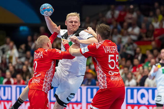 Handball, Men EM 2020, Main Round, Group 1, Belarus Germany violet in duel Ivan Brouka Belarus and Patrick Wiencek Germany THW Kiel , Mikita Vailupau Belarus Vienna Stadthalle Vienna Austria