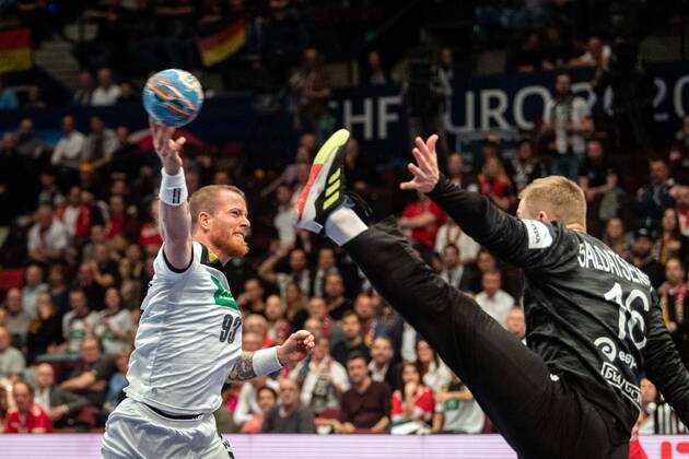 Handball Vienna 16 01 2020 European Championship EM Intermediate round main round Belarus BLR Germany GER Patrick Zieker Germany, No 93 SALDATSENKA Viachaslau Belarus, TW, No 16