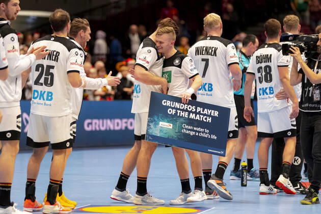Timo Kastening Nr 73, Germany is elected Player of the match and is happy to celebrate Belarus vs. Germany, Handball, main round, EHF Euro 2020, 16 01 20 Vienna Vienna Austria Copyright: xAgentur54Gradx xFelixxKoenigx