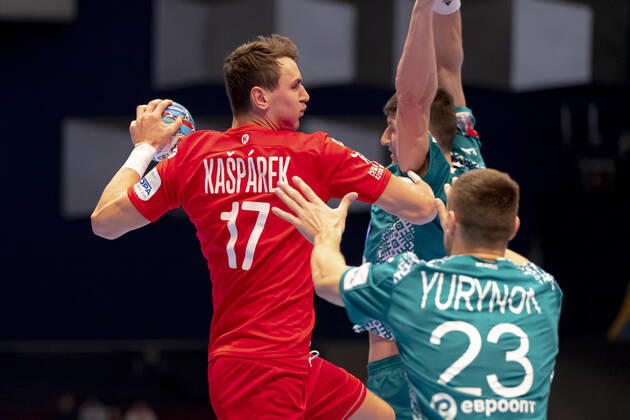 Stanislav Kasparek No 17, Czech Republic vs Viachaslau Bokhan No 74, Belarus and Andrei Yurynok No 23, Belarus Belarus vs Czech Republic, Handball, Main Round, EHF Euro 2020, 18 01 20 Vienna Vienna Austria Copyright: xAgentur54Gradx xFelixxKoenigx