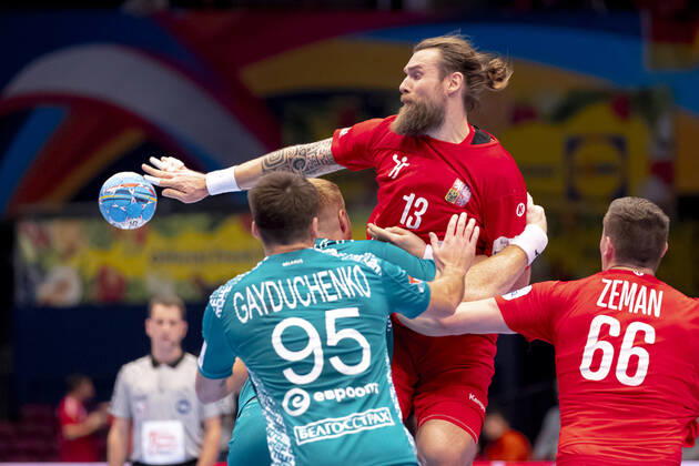 Pavel Horak No 13, Czech Republic vs. Viachaslau Shumak No 22, Belarus and Vadim Gayduchenko No 95, Belarus Belarus vs. Czech Republic, Handball, main round, EHF Euro 2020, 18 01 20 Vienna Vienna Austria Copyright: xAgentur54Gradx xFelixxKoenigx