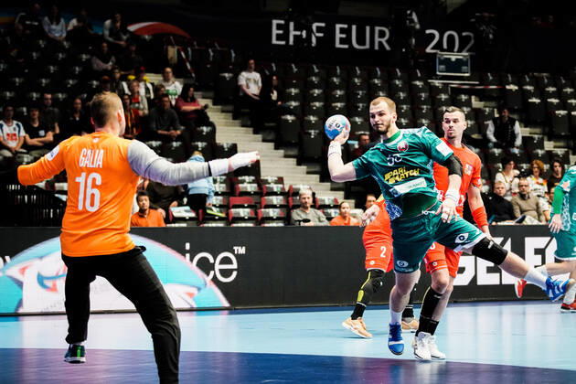18 01 2020, Wiener Stadthalle, Vienna, AUT, EHF Euro 2020, Belarus vs. Czech Republic, main round, group I, in the picture v l Martin Galia CZE , Artsem Karalek BLR f l Martin Galia CZE Artsem Karalek BLR during the EHF 2020 European Handball Championship, main round group I match between Belarus and Czech Republic at the Wiener Stadthalle in Vienna, Austria on 2020 01 18 Vienna EP_sro
