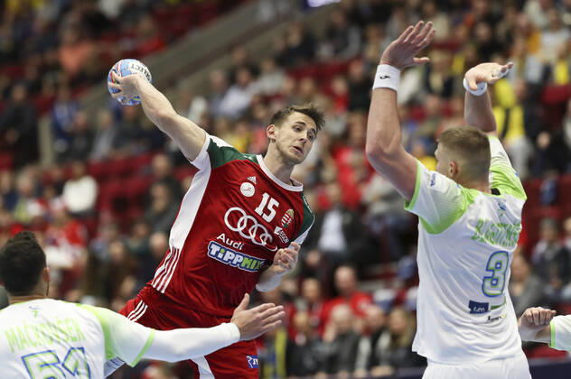 MALMOE 20200119 Hungarys Matyas Gyori 15 in action against Slovenias Nik Henigman 3 during the Men s European Handball Championship main round Group 2 match between Slovenia and Hungary at Malmo Arena, Friday Jan 19, 2020 Foto Andreas Hillergren TT kod 10600 Malmo Sweden x10600x,  Copyright: xAndreasxHillergren TTx HANDBALL SLOVENIA-HUNGARY