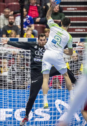 200119 goalkeeper Marton Szekely of Hungary and Blaz Janc of Slovenia during the EHF European Handball Championship match between Slovenia and Hungary on January 19, 2020 in Malmö Photo Ludvig Thunman BILDBYRAN code LT 35708 bbeng ehf euro 2020 em 2020 european mens handball championship 2020 handball handball handballs em 2020 handball handball em 2020 Slovenia Slovenia Hungary Hungary,  Copyright: LUDVIGxTHUNMAN BB200119LT016